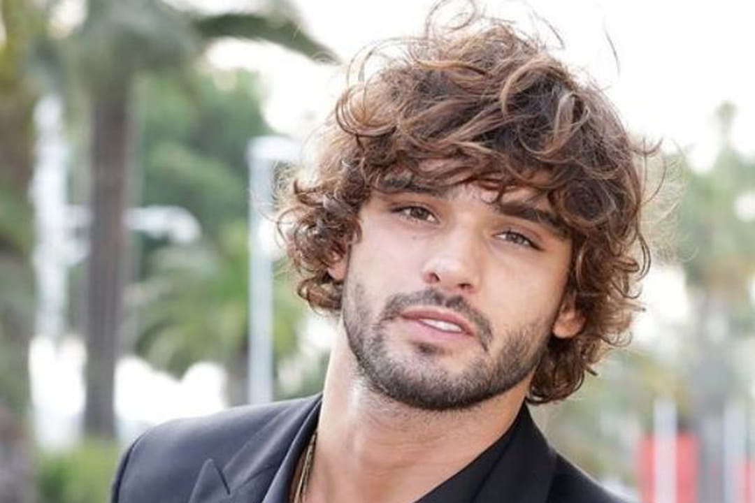 Cheveux bouclés dégradés