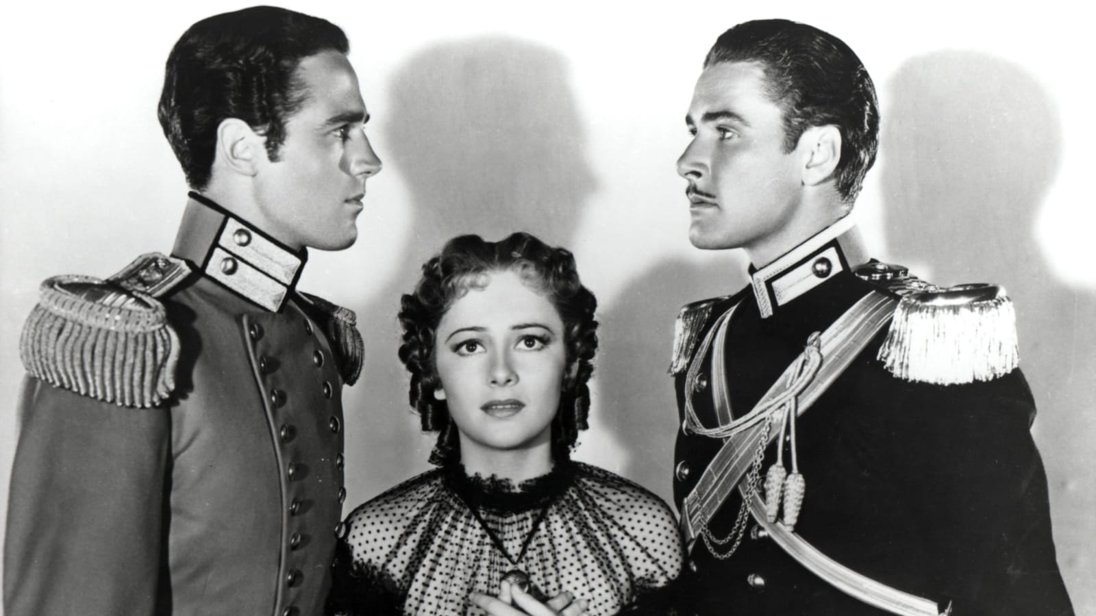 Patric Knowles, Olivia De Havilland et Errol Flynn