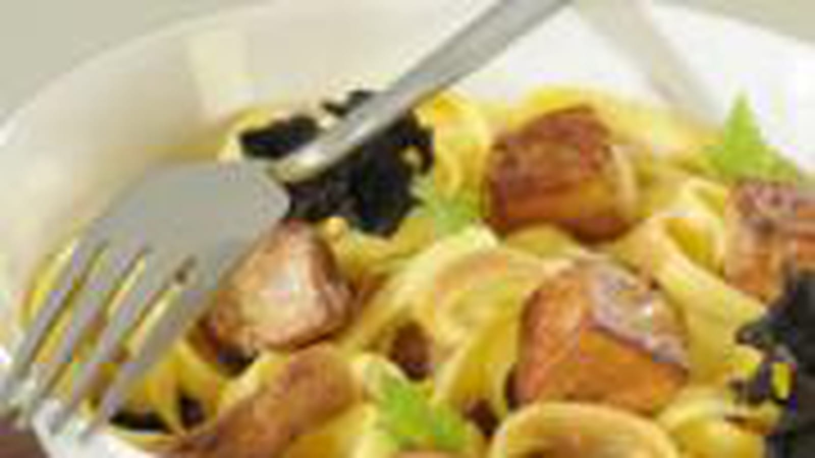 Tagliatelles aux dés de foie gras et champignons des bois