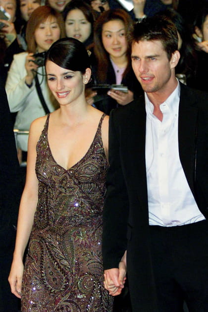 Pen&eacute;lope Cruz en robe &agrave; bretelles &agrave; imprim&eacute; paillet&eacute; Paisley