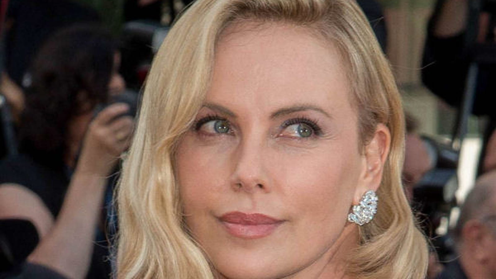 Charlize Theron, avec un carré
