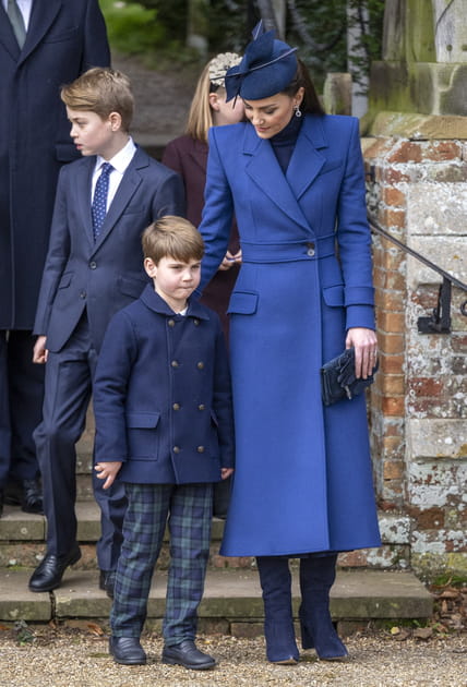 Kate Middleton en manteau bleu électrique