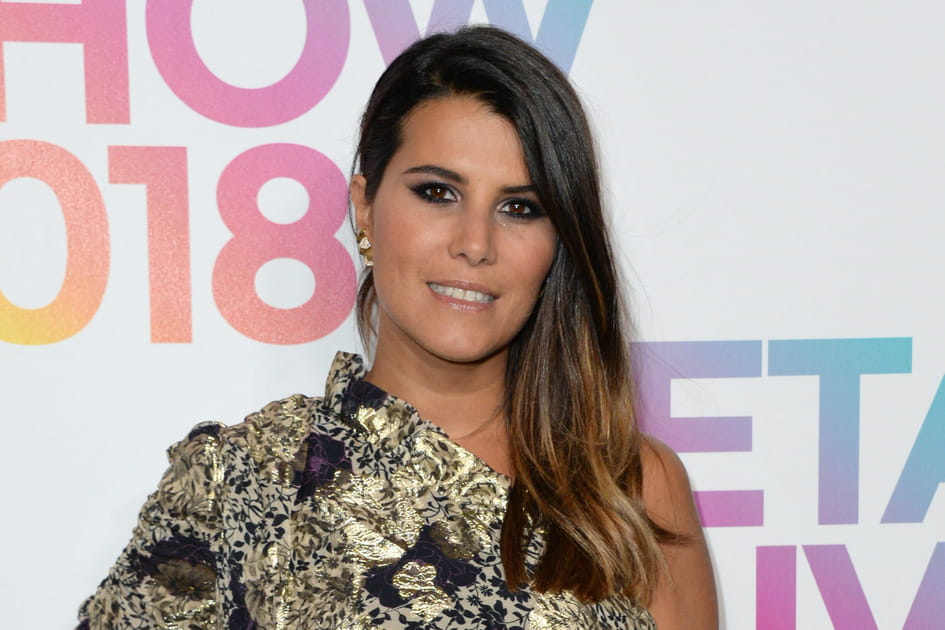 Karine Ferri, sexy avec son coin interne paillet&eacute;