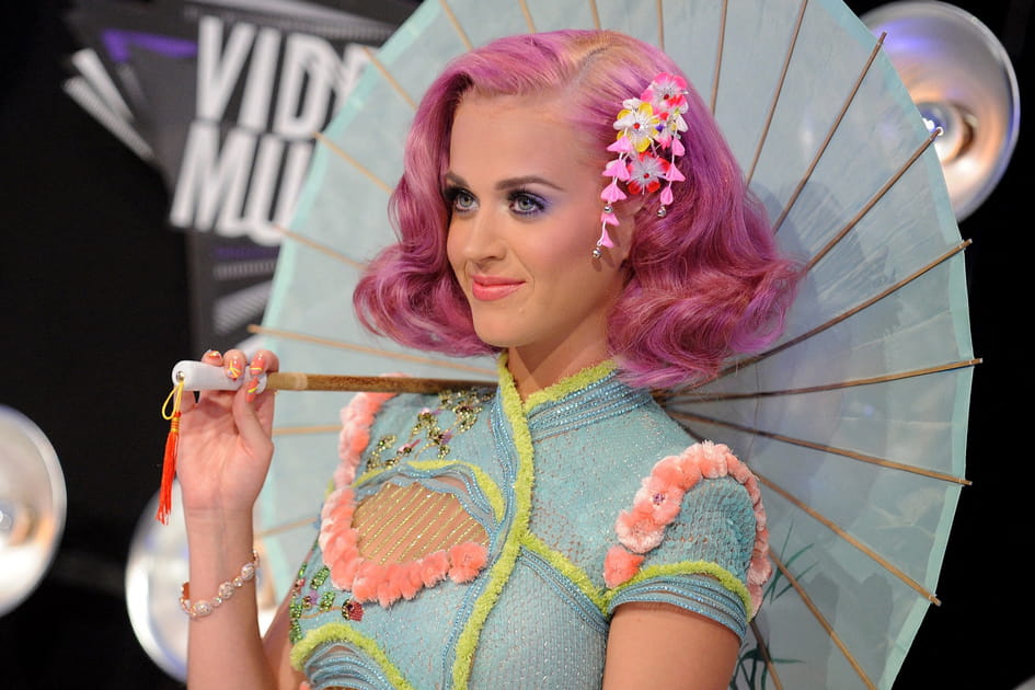 La coupe au carr&eacute; rose de Katy Perry