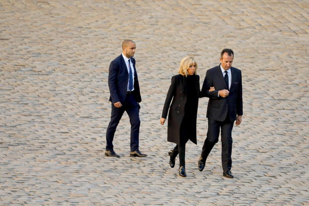 Brigitte Macron sur les pav&eacute;s des Invalides