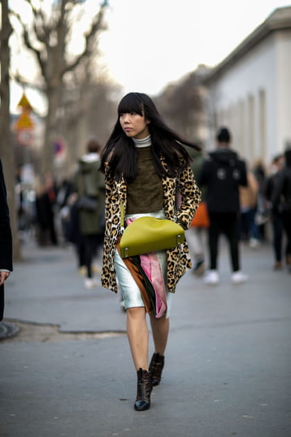 Street style &agrave; Paris : le manteau l&eacute;opard