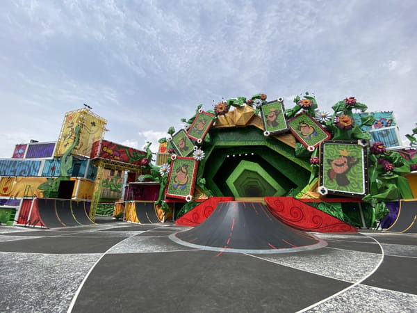 decor-spectacle-alice-et-la-reine-de-coeur-disneyland-paris