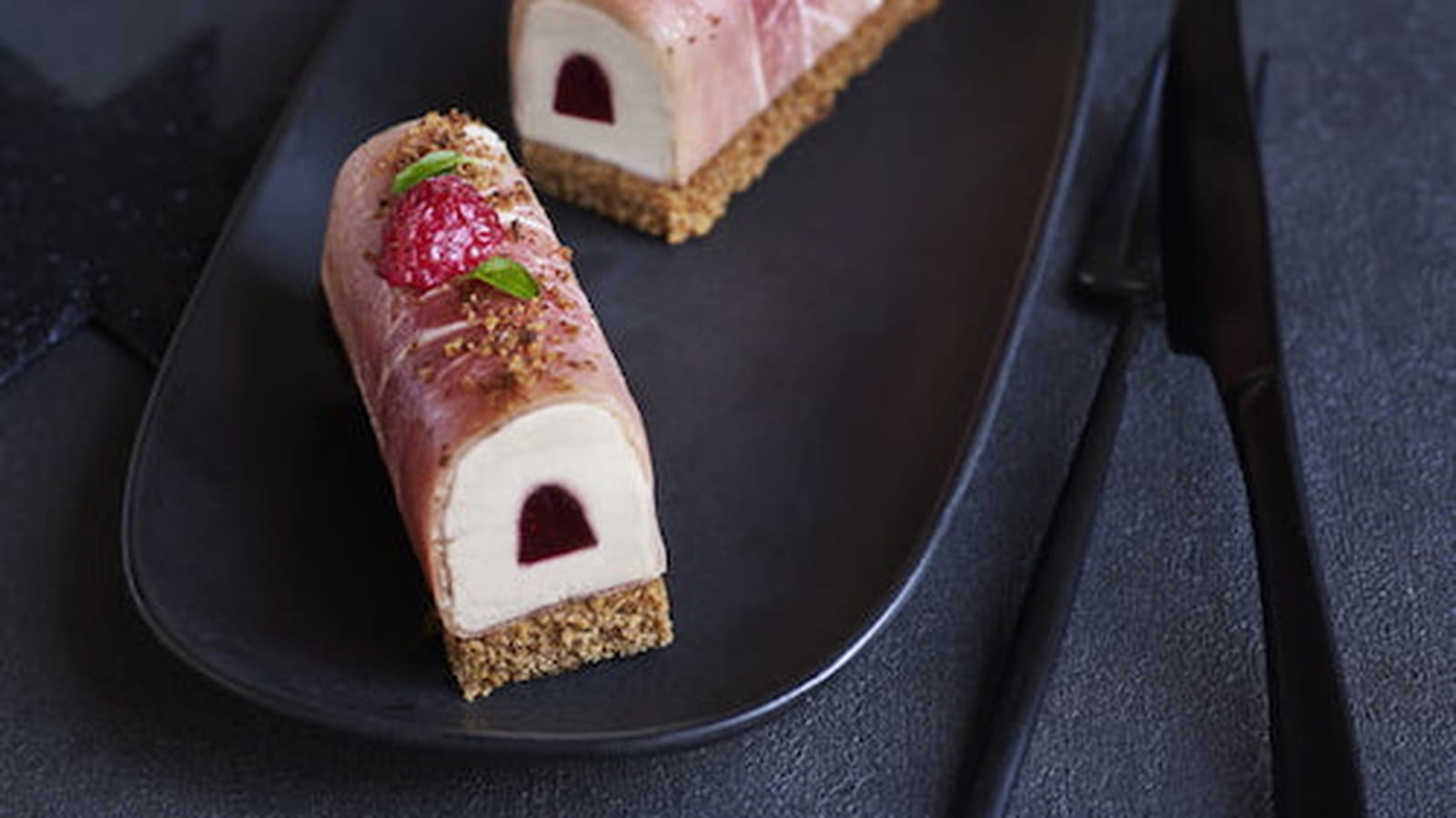 Bûche de Noël au foie gras et jambon cru