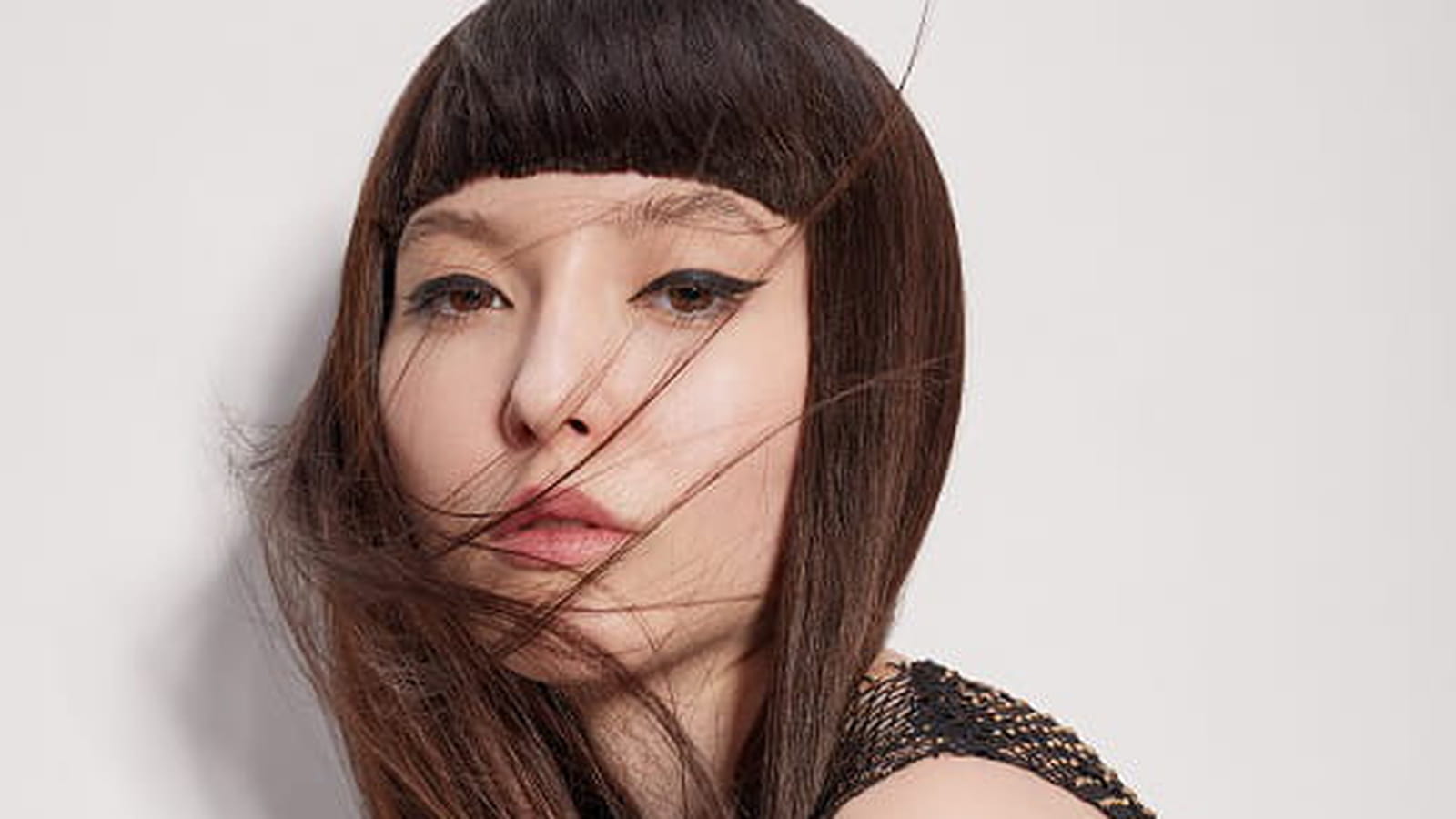 Cheveux lisses XXL avec frange épaisse
