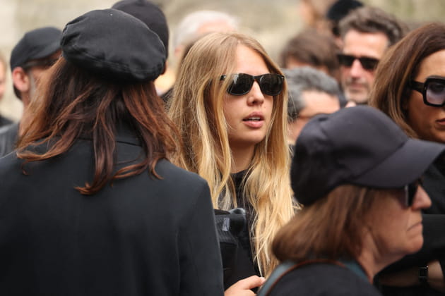 Shanna Besson, la fille de Maïwenn, soutient sa mère aux obsèques de Jean-Yves Le Fur