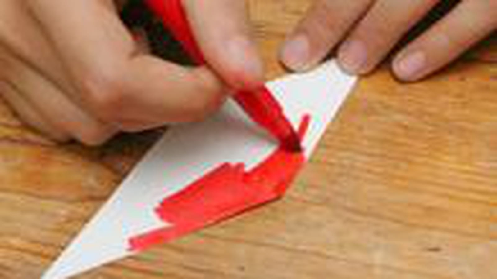 Coloriez les cornes en rouge