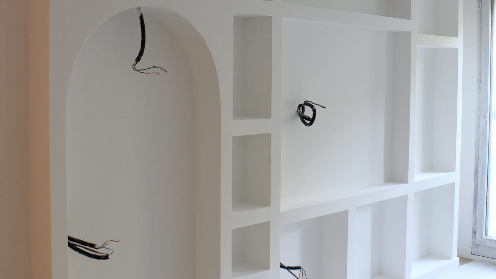 Mur sur-mesure pendant 