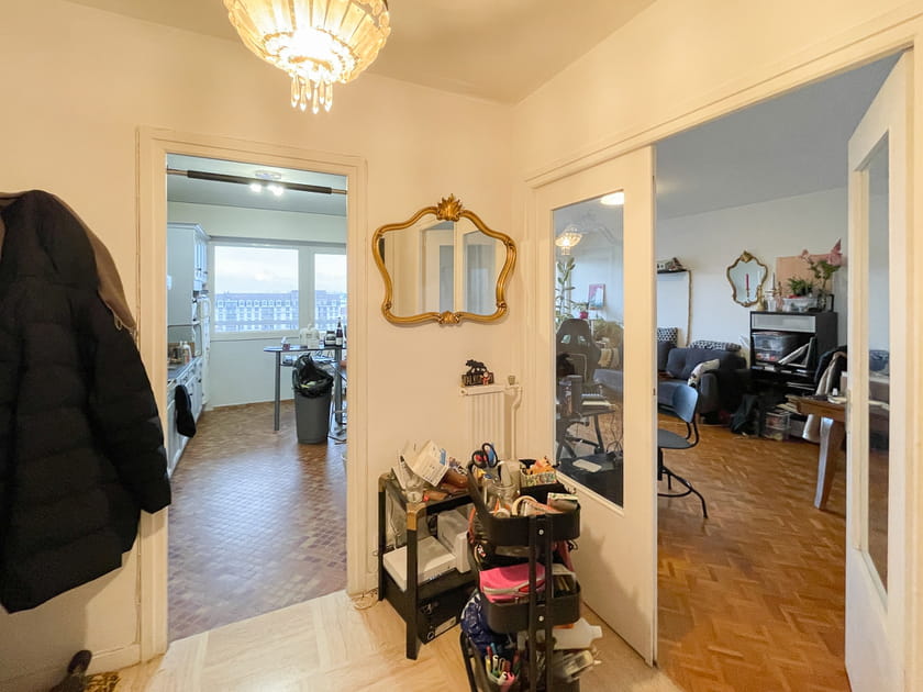 Avant&nbsp;: une entr&eacute;e en bazar et sans style r&eacute;el