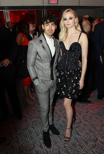 Joe Jonas et Sophie Turner, bras dessus, bras dessous