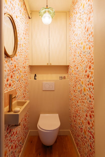 Apr&egrave;s&nbsp;: un cabinet de toilettes fleuri