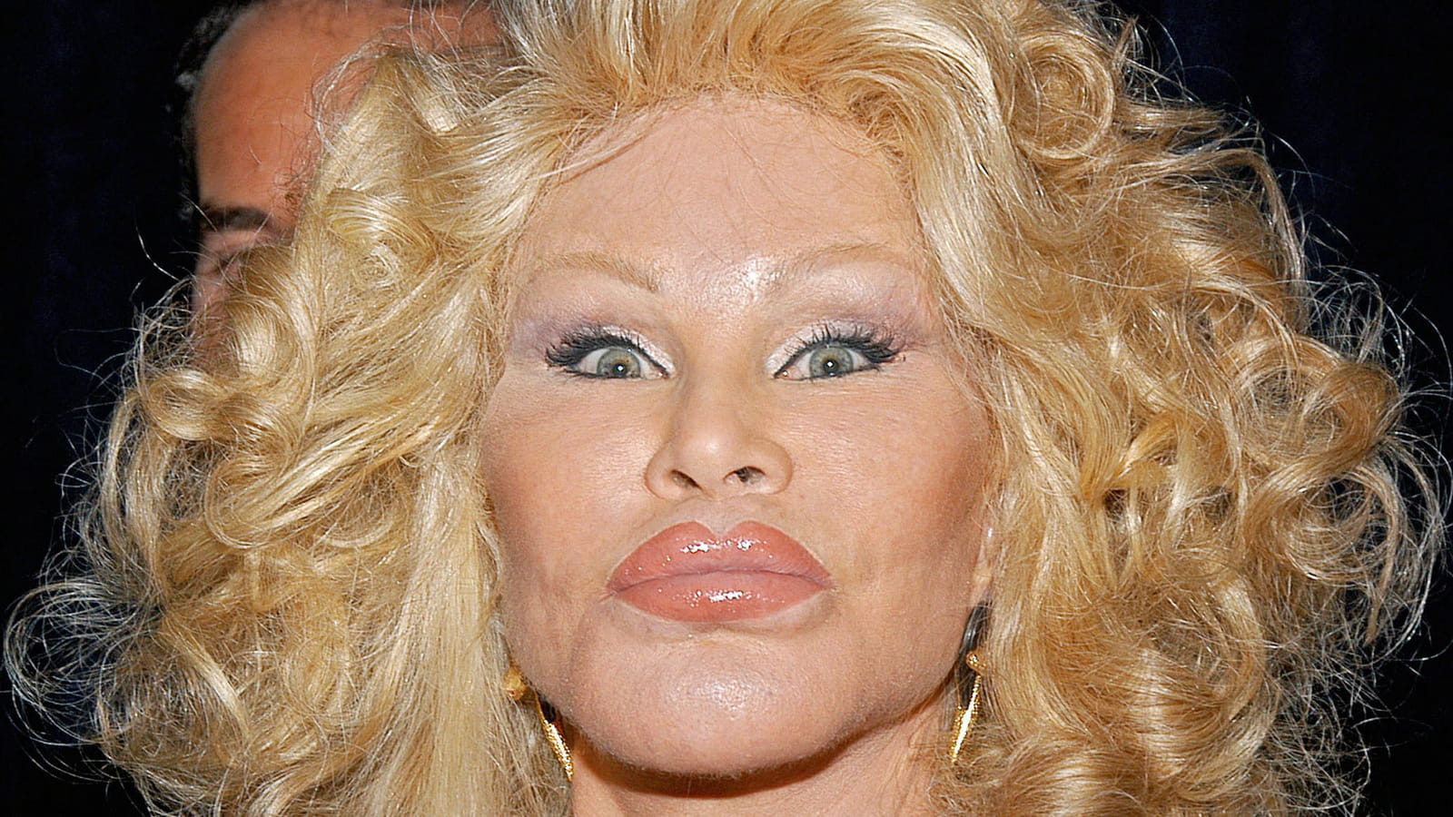 Jocelyne Wildenstein montre son physique dans les galas