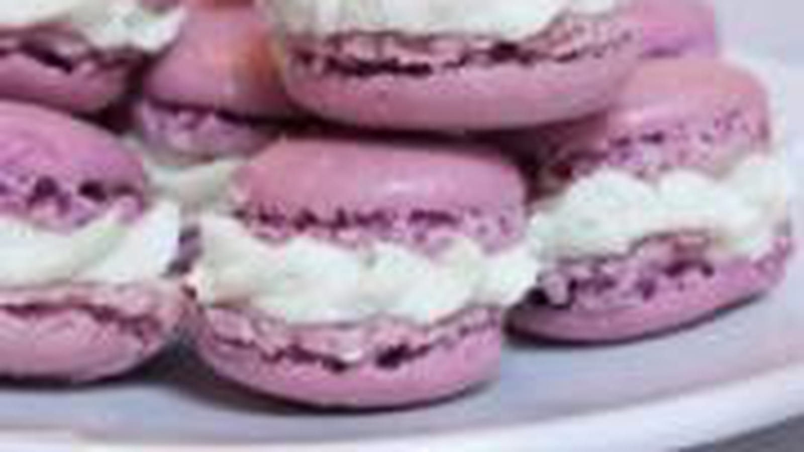 Mini macarons pistache et framboises