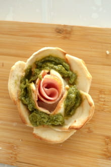 Roses apéritives faciles au pain de mie et jambon de Parme : Etape 8