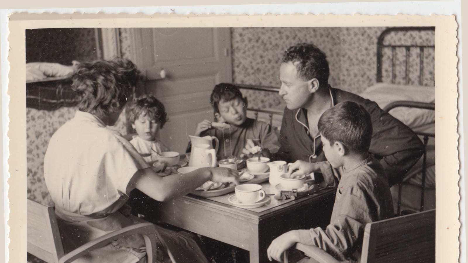Simone, Antoine et leurs trois fils, années 50