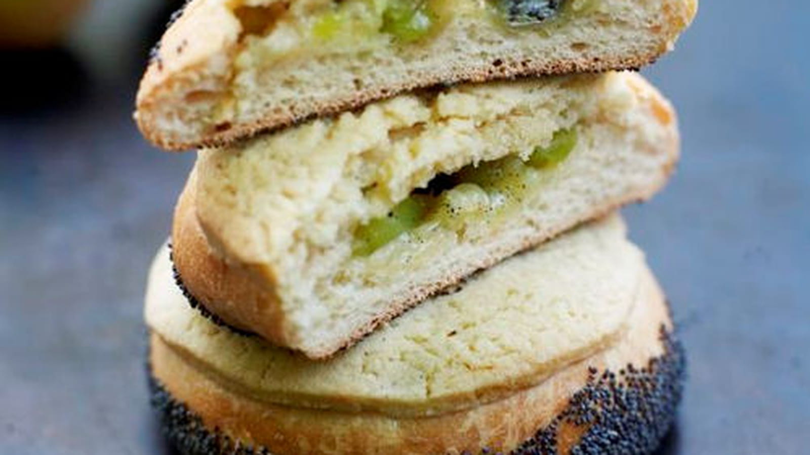 Brioche garnie aux kiwi et pamplemousse