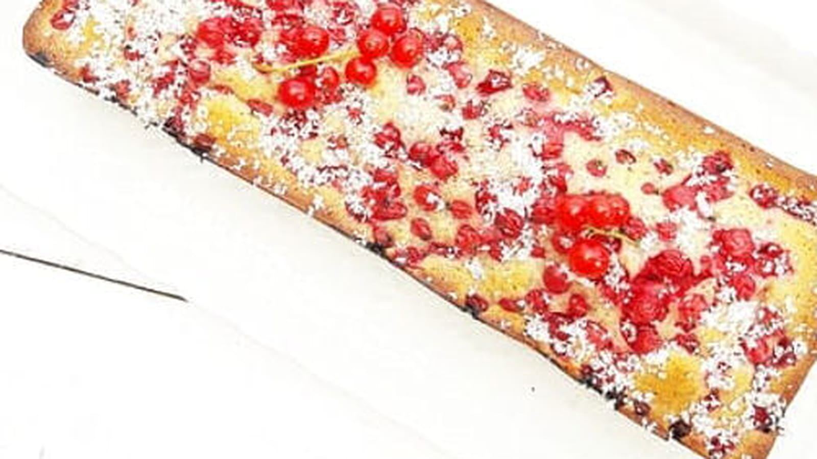 Financier géant groseilles et coco