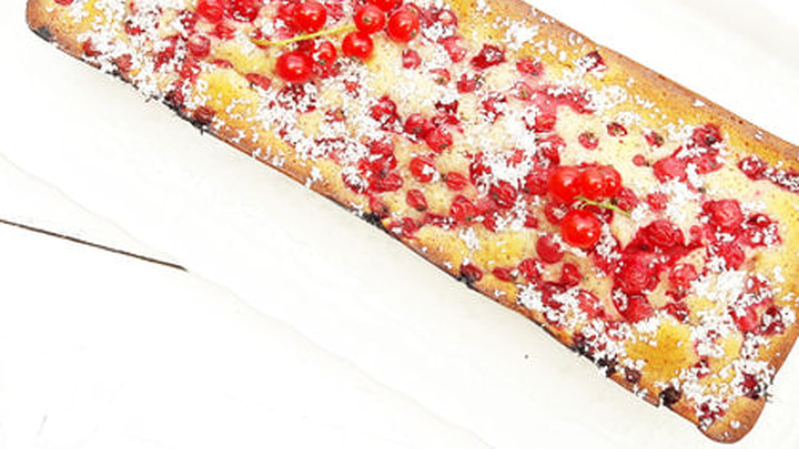 Financier XXL aux groseilles et coco