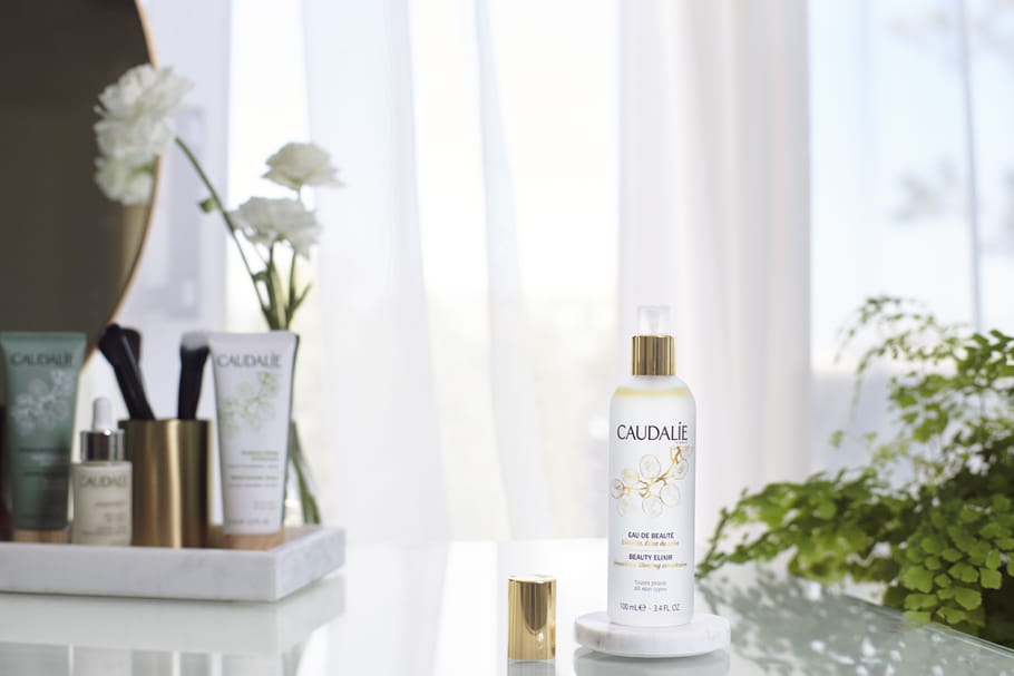 L'eau de beauté Caudalie fête ses 20 ans avec Rosie Huntington-Whiteley