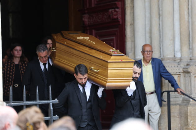 Obs&egrave;ques de Nicolas Altmayer&nbsp;: le cercueil quitte l'&eacute;glise de Saint-Germain-des-Pr&eacute;s
