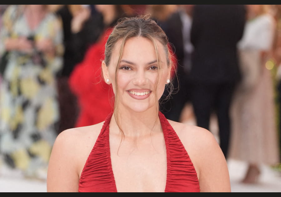 Le crayon &agrave; l&egrave;vres fonc&eacute; de Dafne Keen