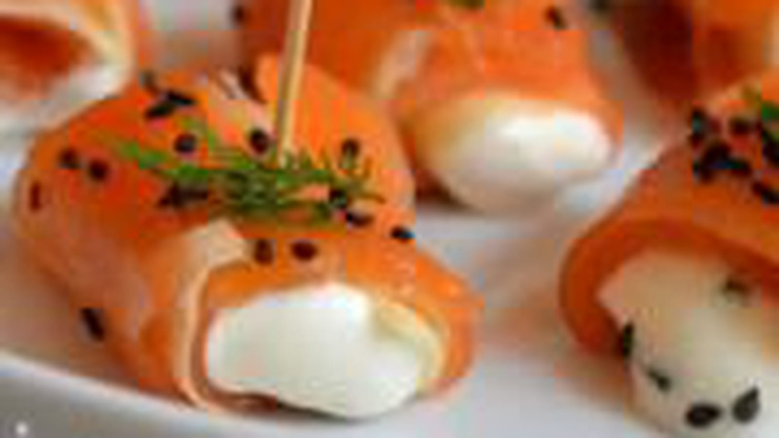 Roulades de saumon fumé, pomme et fromage frais