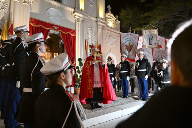 C&eacute;r&eacute;monie &agrave; l'&eacute;glise Saint-D&eacute;vote de Monaco