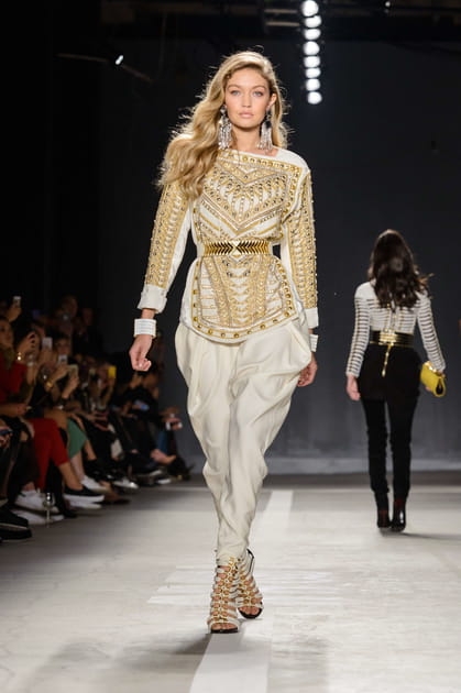 Gigi Hadid au défilé H&M X Balmain