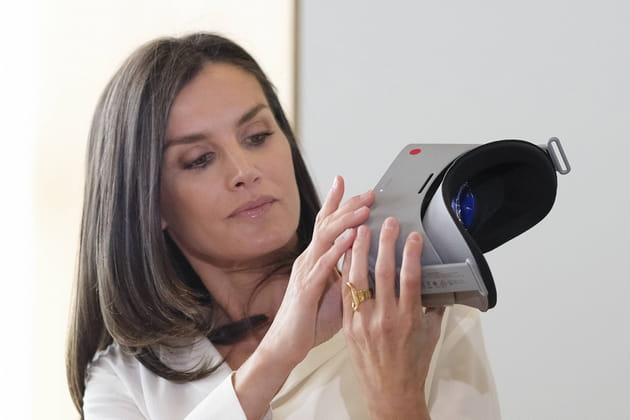 Letizia d'Espagne d&eacute;couvre la R&eacute;alit&eacute; Virtuelle