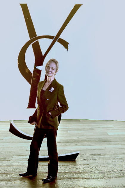 Charlotte Rampling en smoking noir