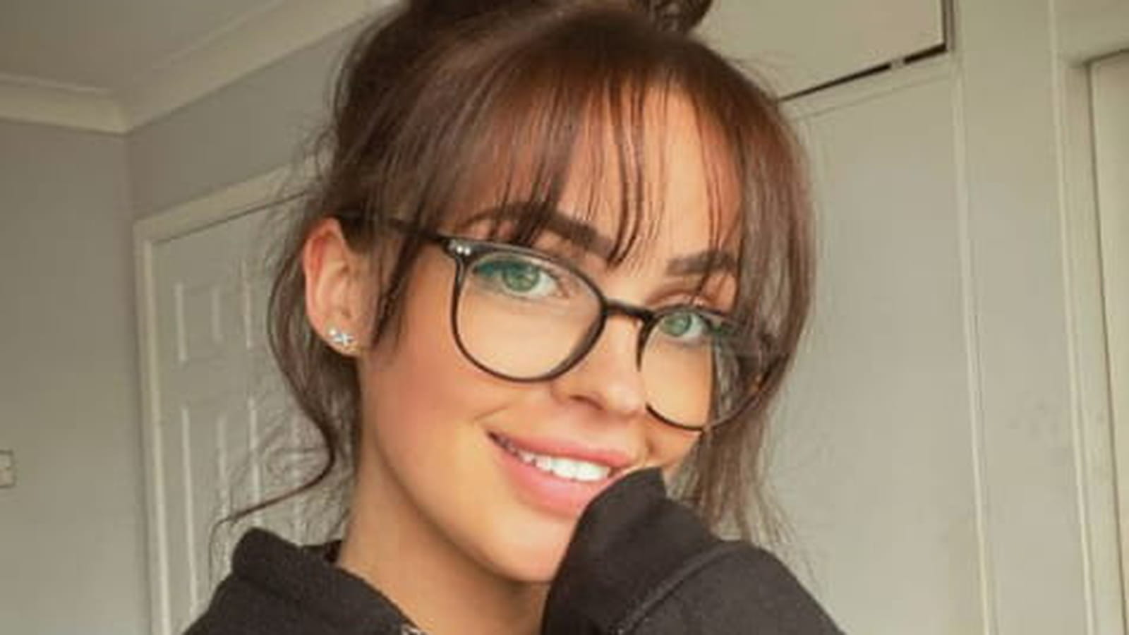 Frange avec des lunettes