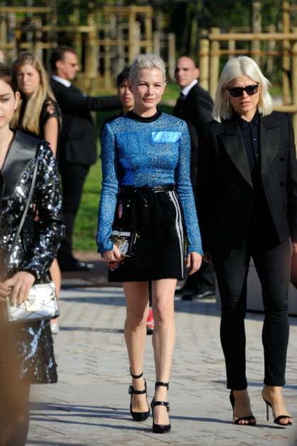 Michelle Williams, ultra-lookée au défilé Louis Vuitton