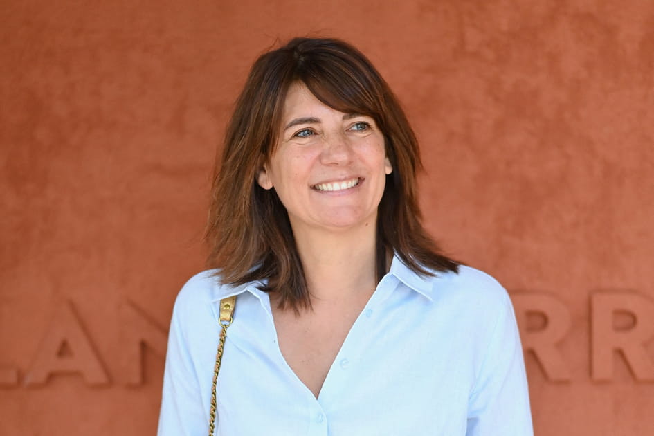 Estelle Denis, classique avec son carr&eacute; d&eacute;grad&eacute;