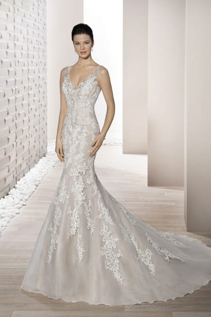 Une robe glamour, Demetrios