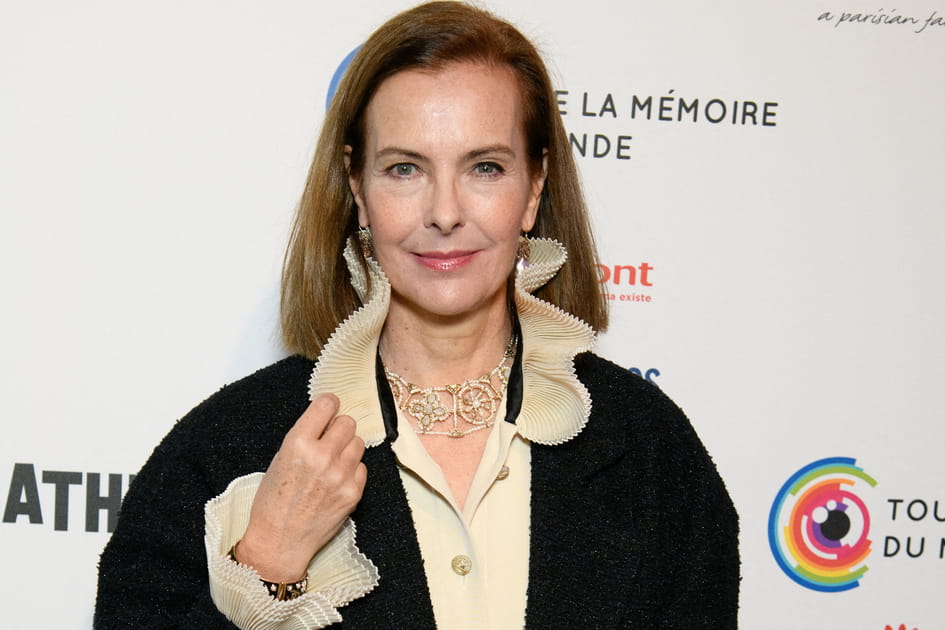 Le carr&eacute; lisse de Carole Bouquet
