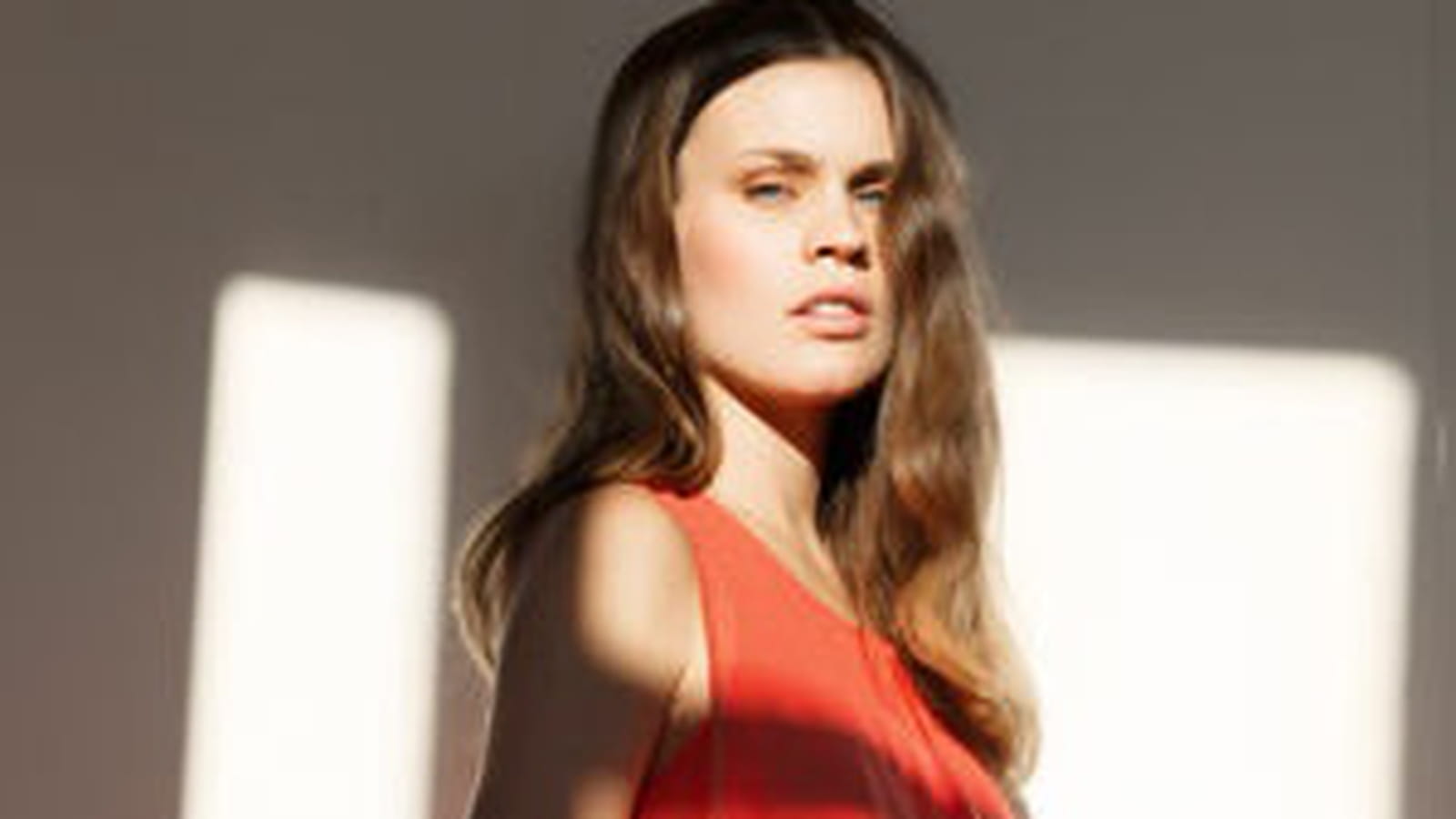 Robe corail de Deby Debo