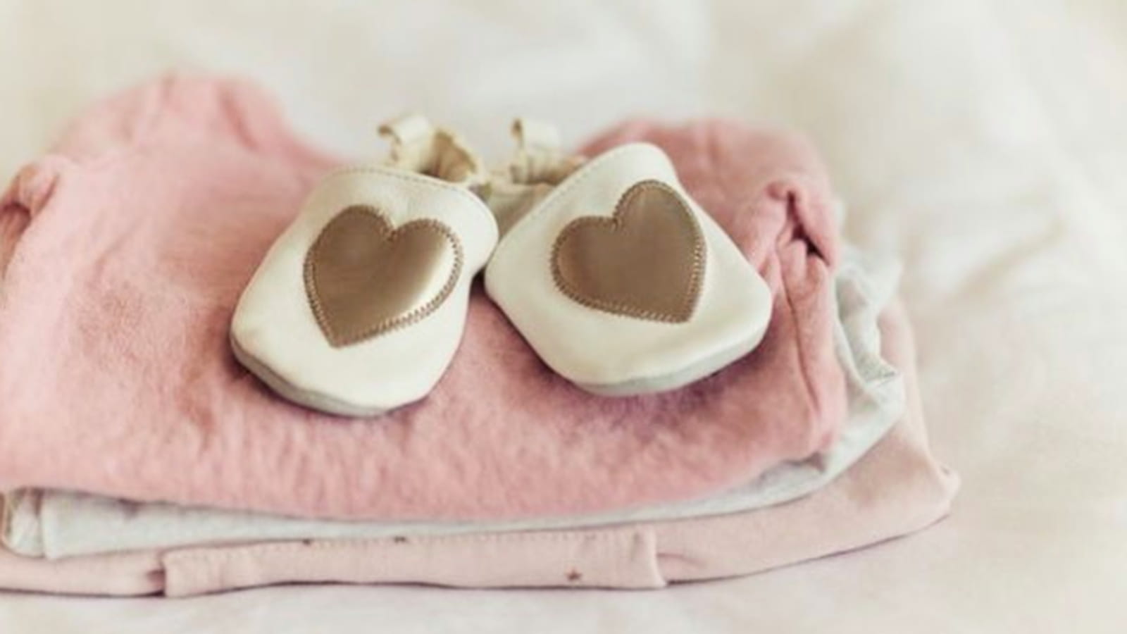 Des chaussons de bébé