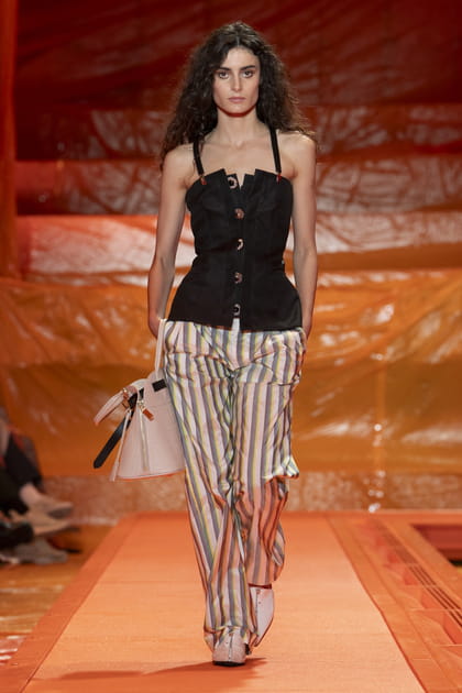 Look 13 du défilé Louis Vuitton printemps-été 2024