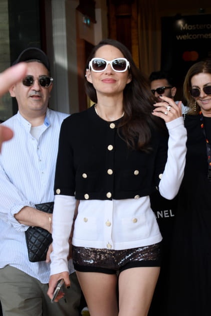 Marion Cotillard arrive &agrave; l'h&ocirc;tel Martinez