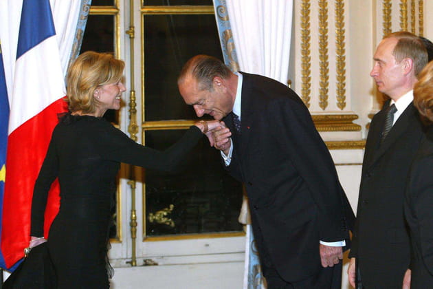 Jacques Chirac, courtois avec Claire Chazal