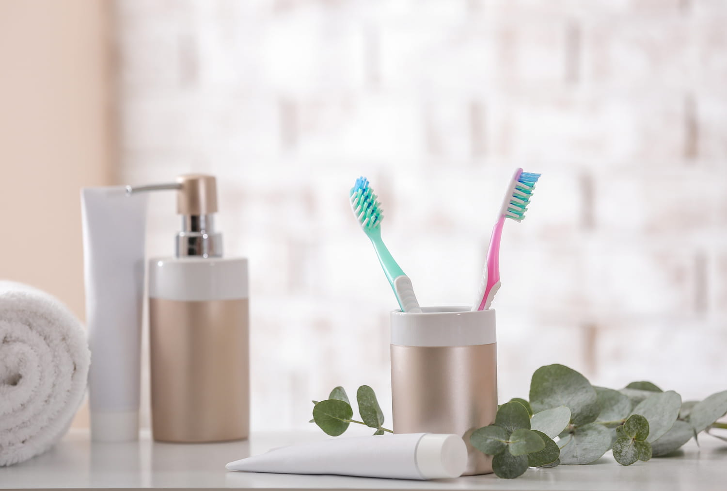 this gesture validated by dentists disinfects the toothbrush naturally