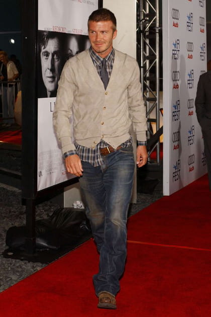 David Beckham en cardigan sable et jean