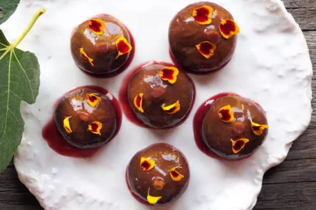 Figues pochées au vin rouge