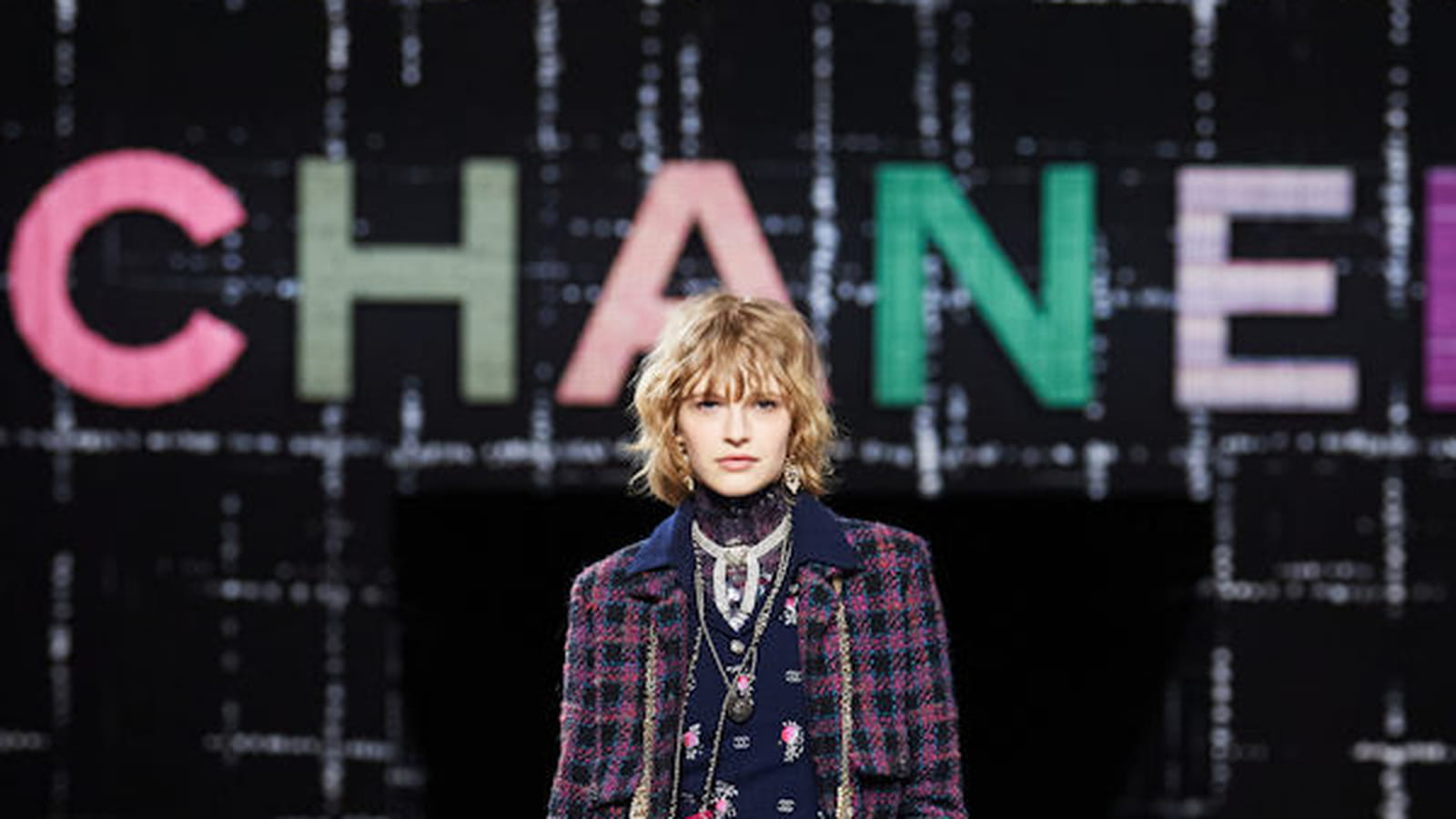 Look 16
