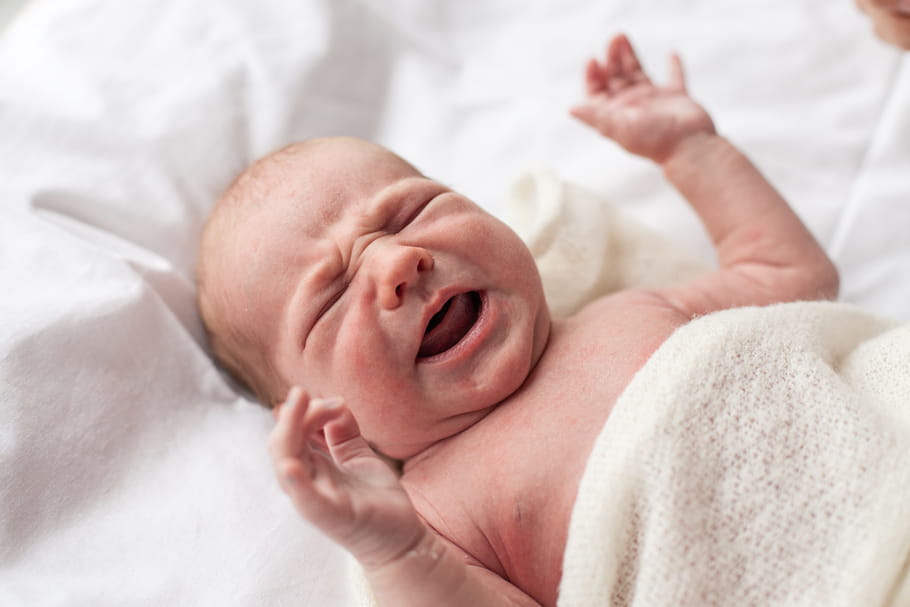 Les pleurs de bébé varient selon les pays