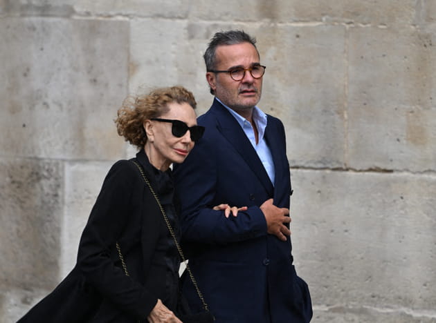 Marisa Berenson arrive aux obs&egrave;ques de Mathilde Favier, &agrave; Paris